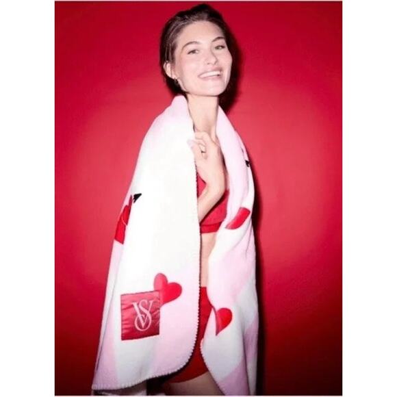 Victoria's Secret V-Day Hearts Cozy Plush Blanket 60x50 White Pink Red NEW - Picture 5 of 5